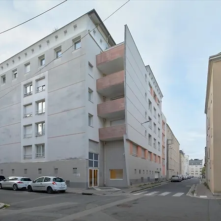 Bienvenue Au Nid Du Chevert, Centre De Nantes