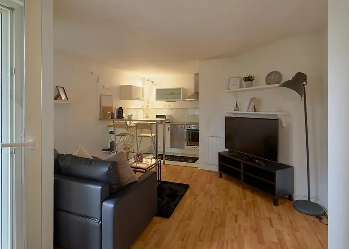 Bienvenue Au Nid Du Chevert, Centre De *