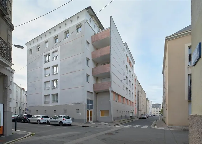 Bienvenue Au Nid Du Chevert, Centre De Nantes