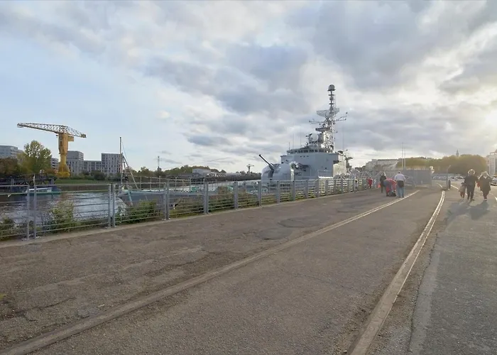 Bienvenue Au Nid Du Chevert, Centre De *